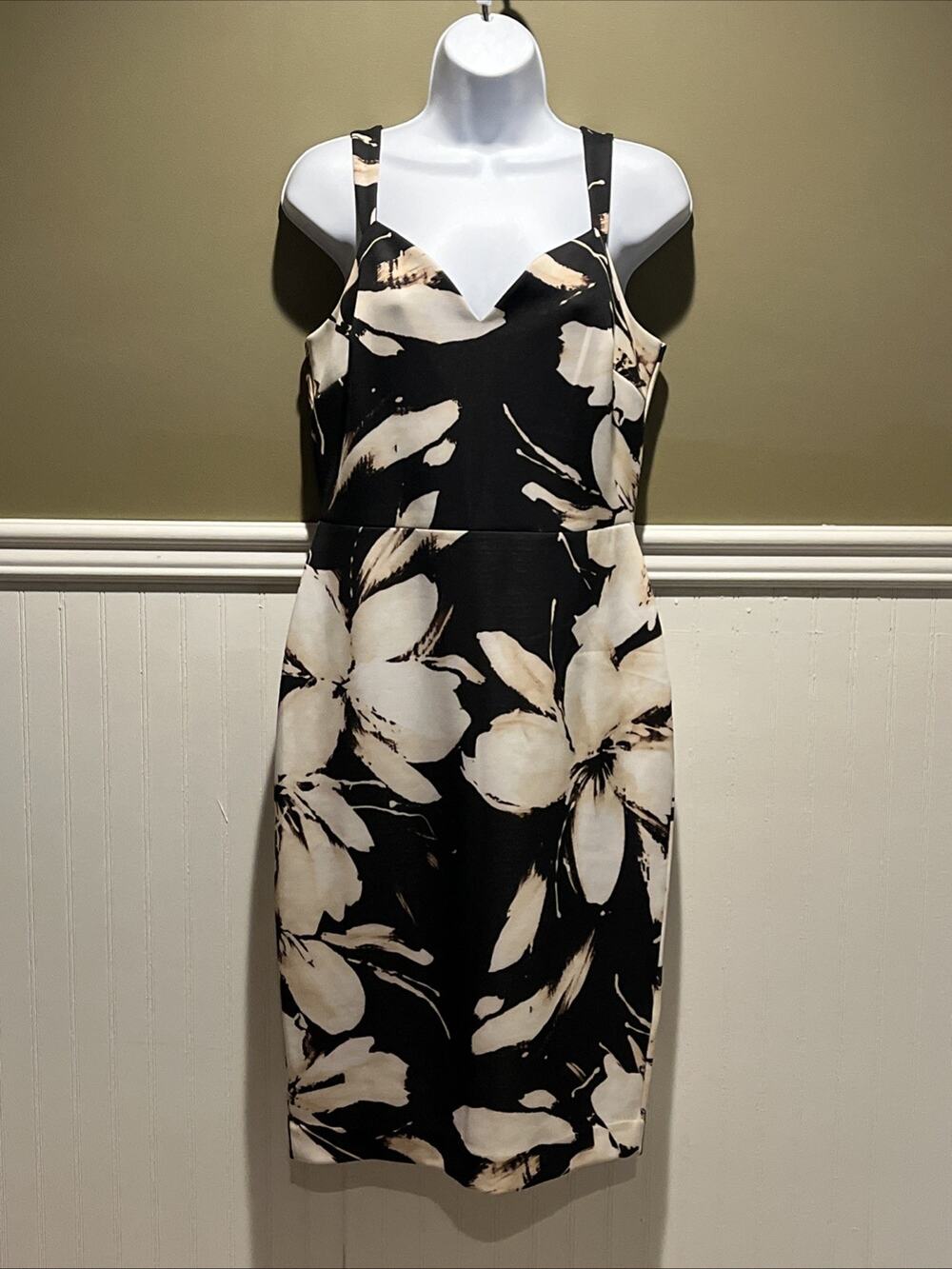 Ashley Graham Beyond Floral Sleeveless Dress Size 10 V Neck